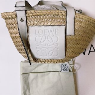 ロエベ(LOEWE)のLOEWE ロエベ　かごバッグ　Small basket bag ホワイト(かごバッグ/ストローバッグ)