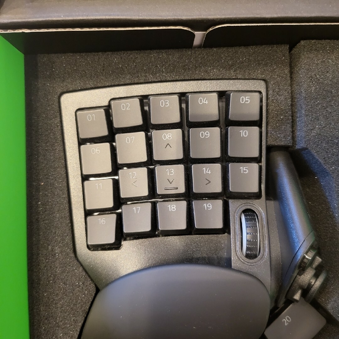 Razer(レイザー)のRAZER レイザー ゲーミングキーパッド Tartarus Pro ブラック スマホ/家電/カメラのPC/タブレット(PC周辺機器)の商品写真