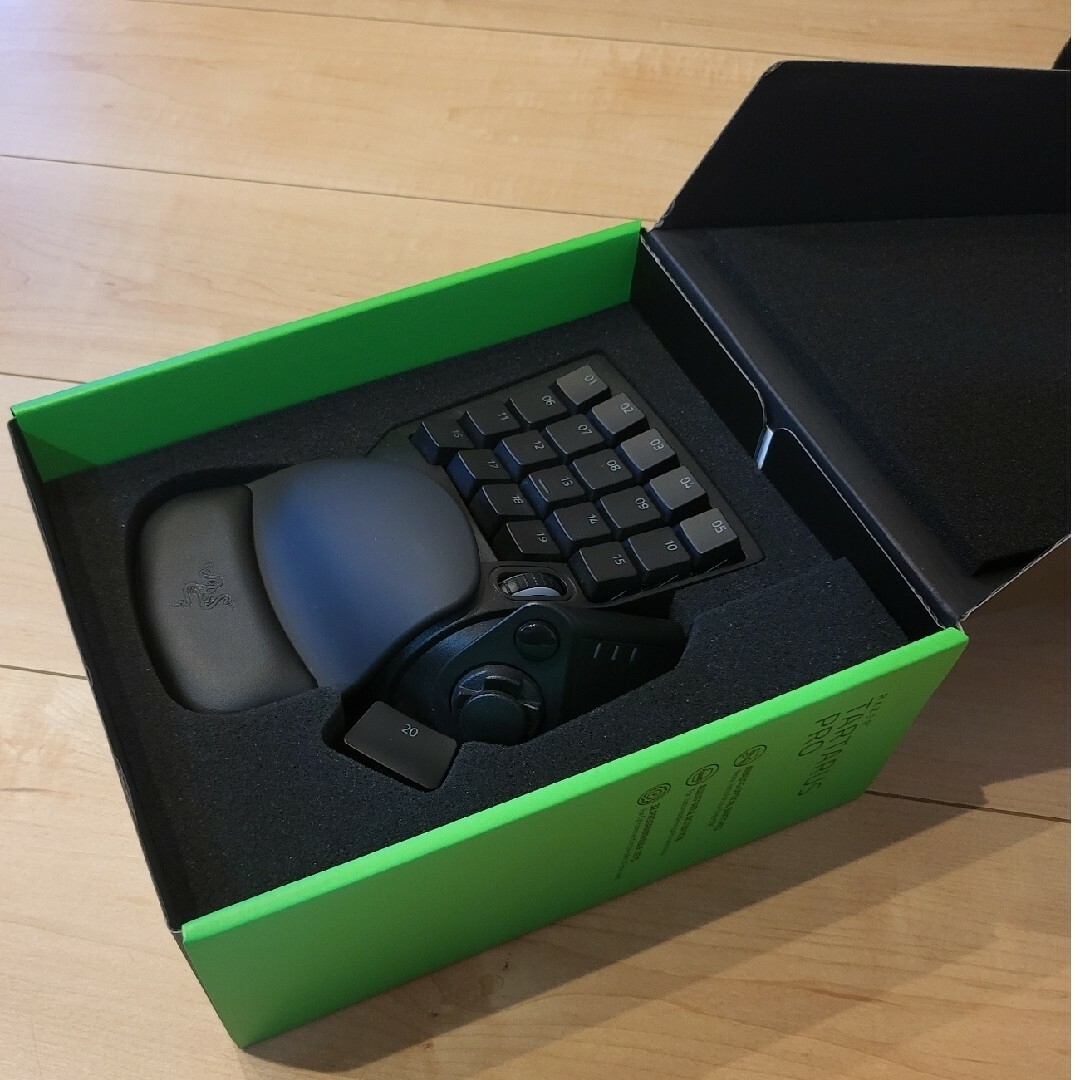 Razer(レイザー)のRAZER レイザー ゲーミングキーパッド Tartarus Pro ブラック スマホ/家電/カメラのPC/タブレット(PC周辺機器)の商品写真