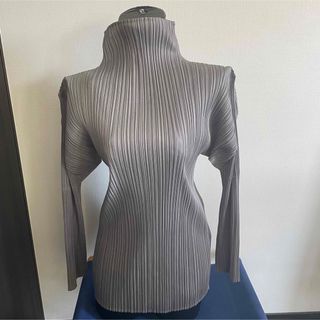 プリーツプリーズイッセイミヤケ(PLEATS PLEASE ISSEY MIYAKE)のプリーツプリーズ　ハイネック　ブラウス　長袖　グレー(カットソー(長袖/七分))