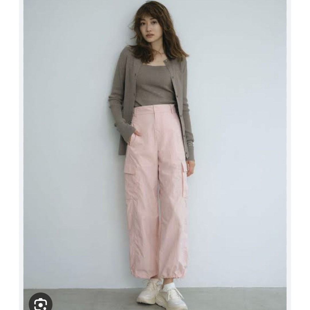 emmi atelier(エミアトリエ)の専用　emmi 23ss ナイロンフレアパンツ レディースのパンツ(カジュアルパンツ)の商品写真