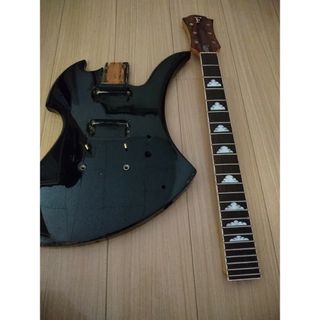 フェルナンデス(Fernandes)のジャンク　フェルナンデスMG80Xボディ　ネック　割れ多数有り(エレキギター)