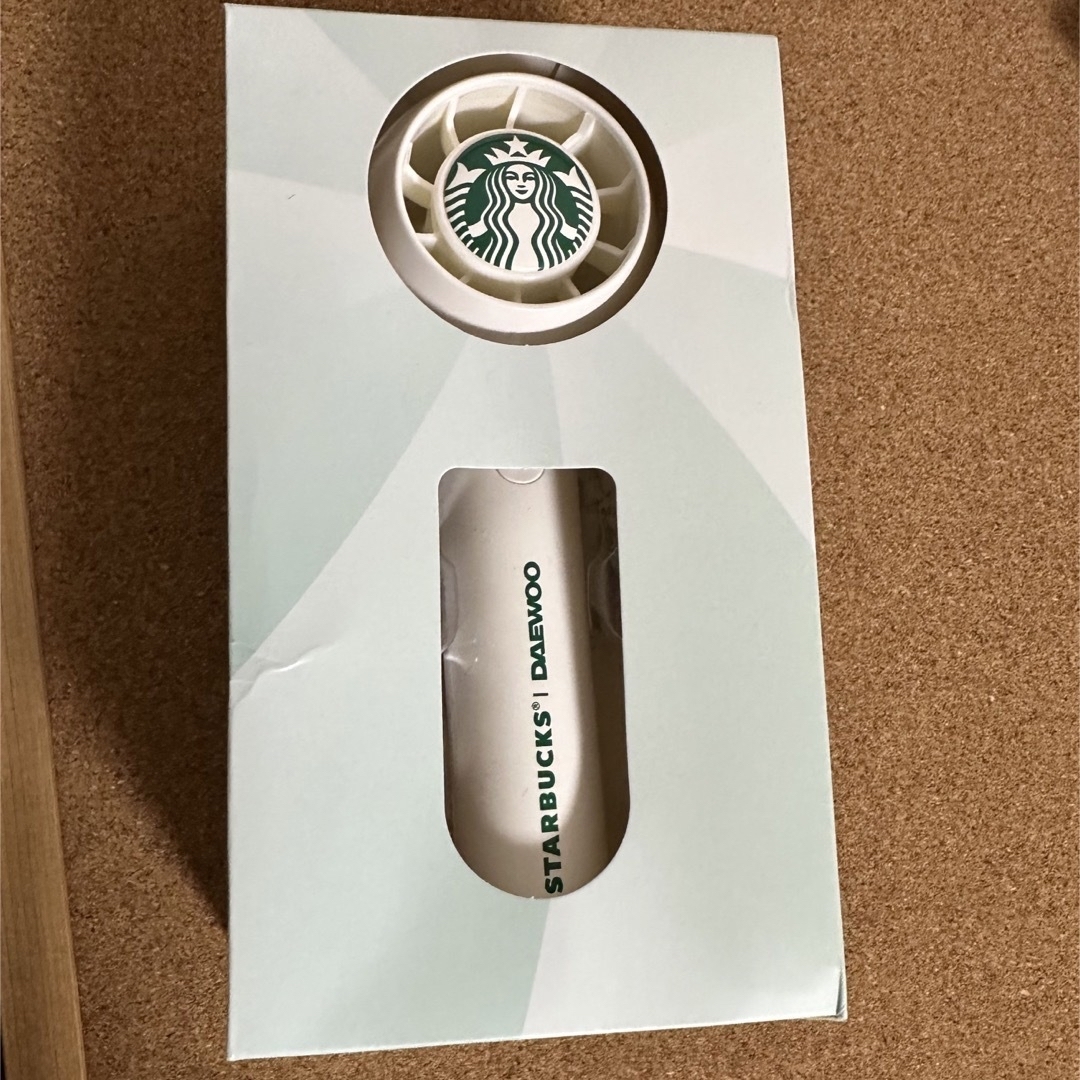 Starbucks Coffee(スターバックスコーヒー)の日本未入荷レア★スターバックス チャイナ×DAEWOO ハンディ扇風機 ホワイト スマホ/家電/カメラの冷暖房/空調(扇風機)の商品写真