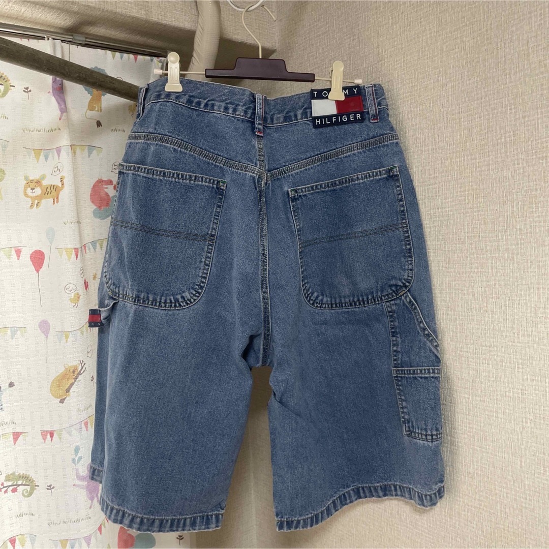 TOMMY HILFIGER(トミーヒルフィガー)のTOMMY HILFIGER デニムハーフパンツ メンズのパンツ(ショートパンツ)の商品写真