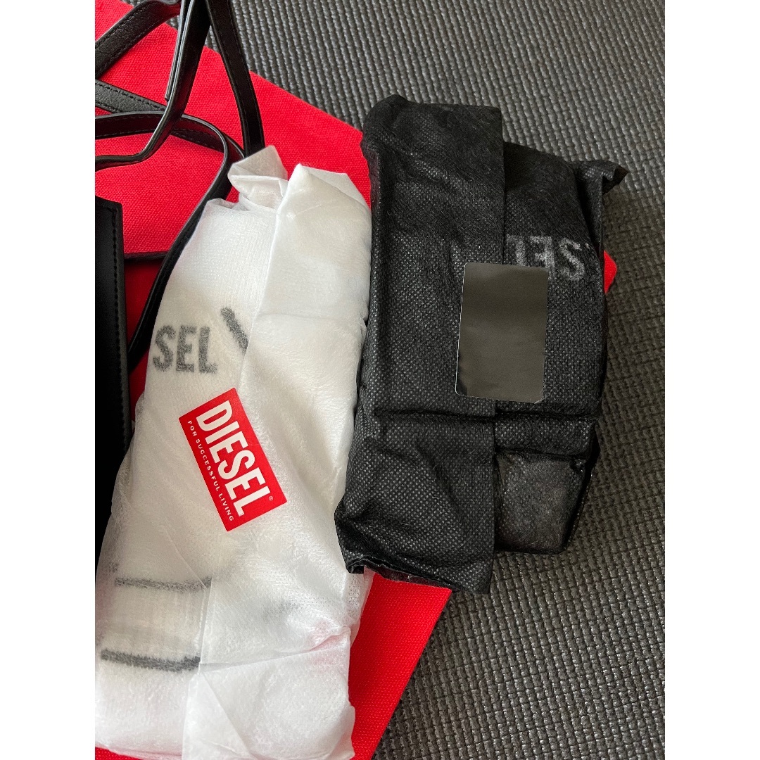 DIESEL(ディーゼル)のディーゼル　DIESEL バッグ　ソックス2足セット メンズのバッグ(ショルダーバッグ)の商品写真