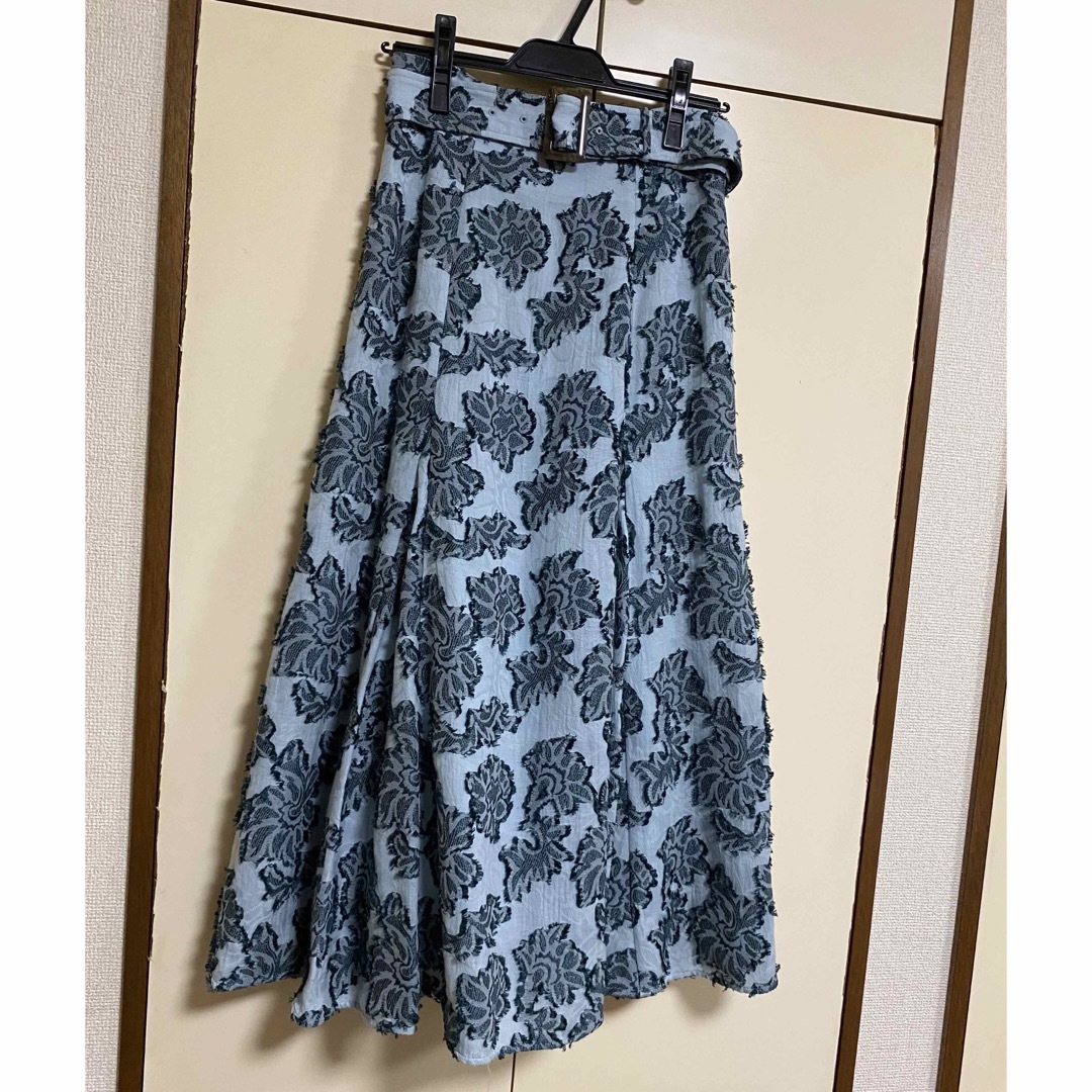 FRAY I.D(フレイアイディー)の極美品⭐️4時間着用のみFRAY I.D 麻混ジャガードプレスカート3.2万 レディースのスカート(ひざ丈スカート)の商品写真
