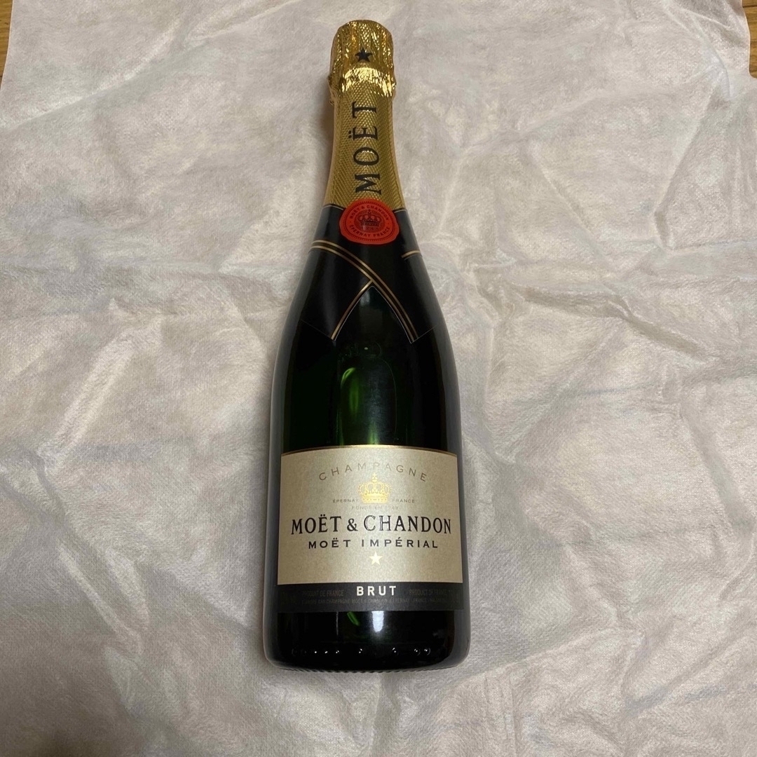 MOËT & CHANDON(モエエシャンドン)のモエエシャンドン　750ml 専用箱・包装済み 食品/飲料/酒の酒(シャンパン/スパークリングワイン)の商品写真