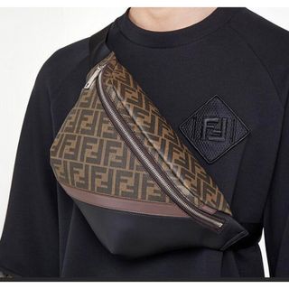 フェンディ(FENDI)のフェンディ　ボディバッグ　FENDI (ボディーバッグ)