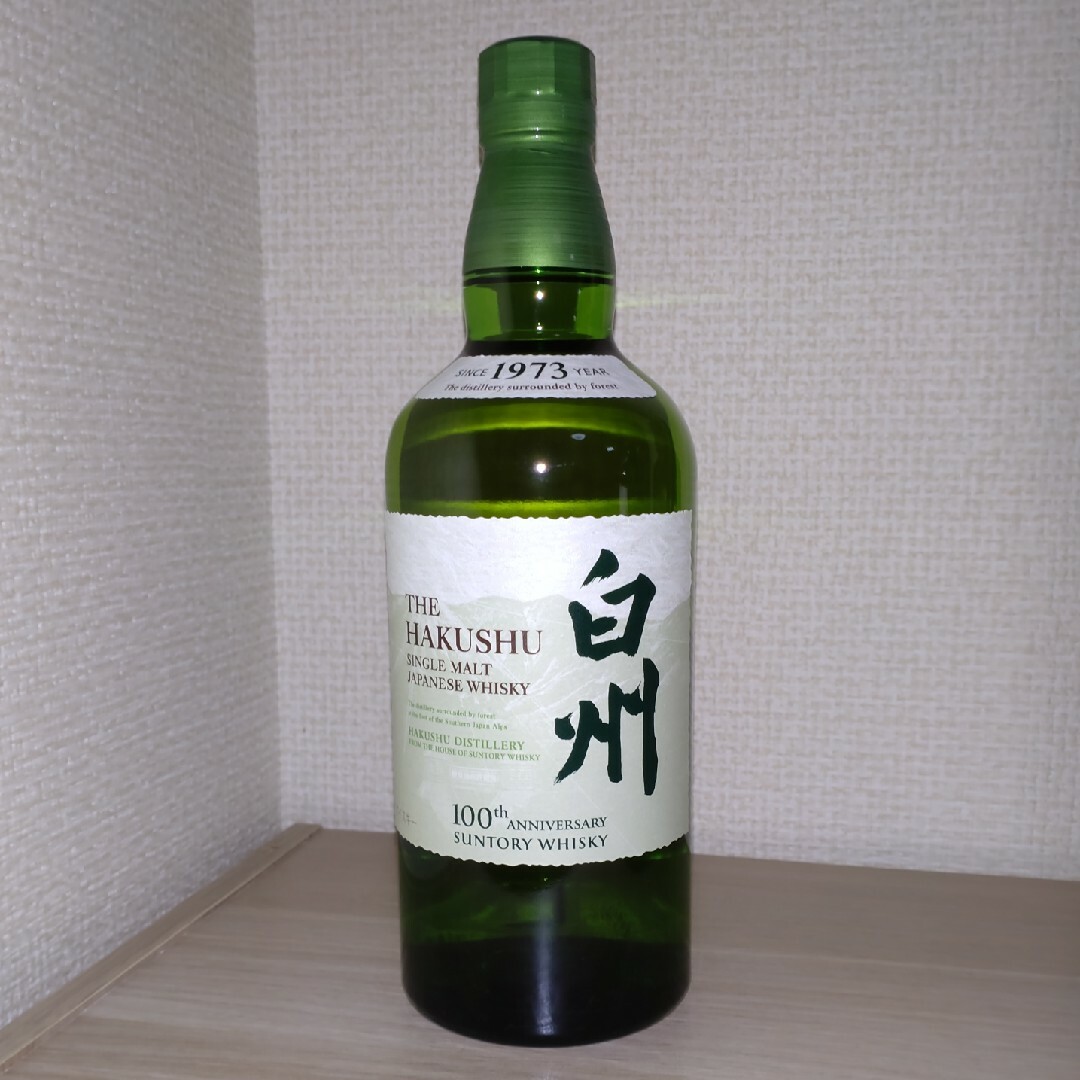 サントリー(サントリー)の白州NV 700ml  100周年記念ボトル　蒸溜所ラベル 食品/飲料/酒の酒(ウイスキー)の商品写真