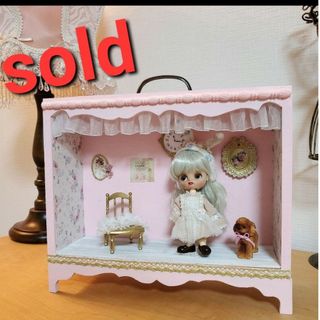 最終価格◇持ち手つきピンク飾りBOX+°ドールハウス+°プチブライスや