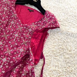 【美品】トッカ 花柄刺繍ワンピース ウエストリボン Vネック ワインレッド 0