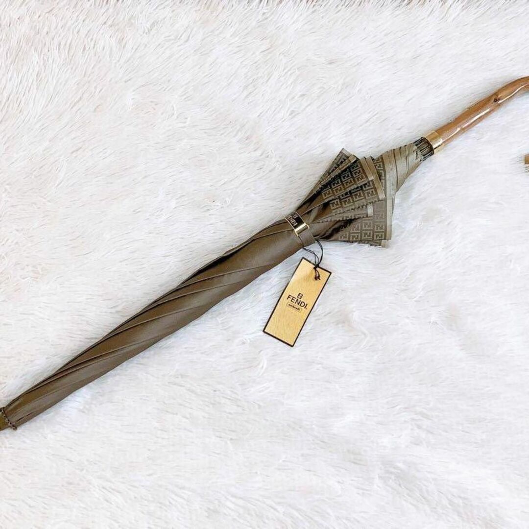 FENDI(フェンディ)の✨タグ付き未使用✨FENDI フェンディ　傘　長傘　60cm レディースのファッション小物(傘)の商品写真