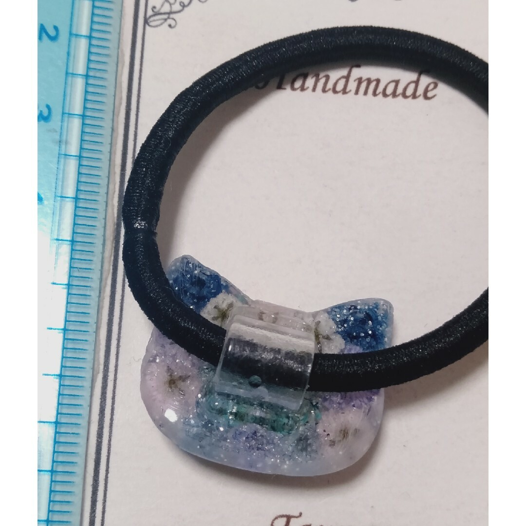 ヘアゴム ハンドメイド レジン☆ 可愛いお花 の 猫ちゃん❀ฅ•ω•ฅ 青色