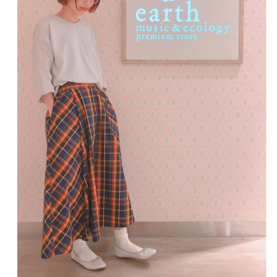 earth music & ecology(アースミュージックアンドエコロジー)のearth music&ecology タックフレアチェックスカート　サイズF レディースのスカート(ロングスカート)の商品写真