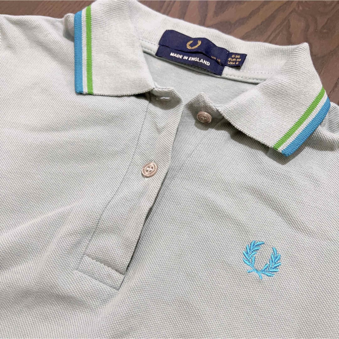 FRED PERRY(フレッドペリー)のフレッドペリー　ポロシャツ　半袖　Mサイズ　水色　シルバーブルー レディースのトップス(ポロシャツ)の商品写真