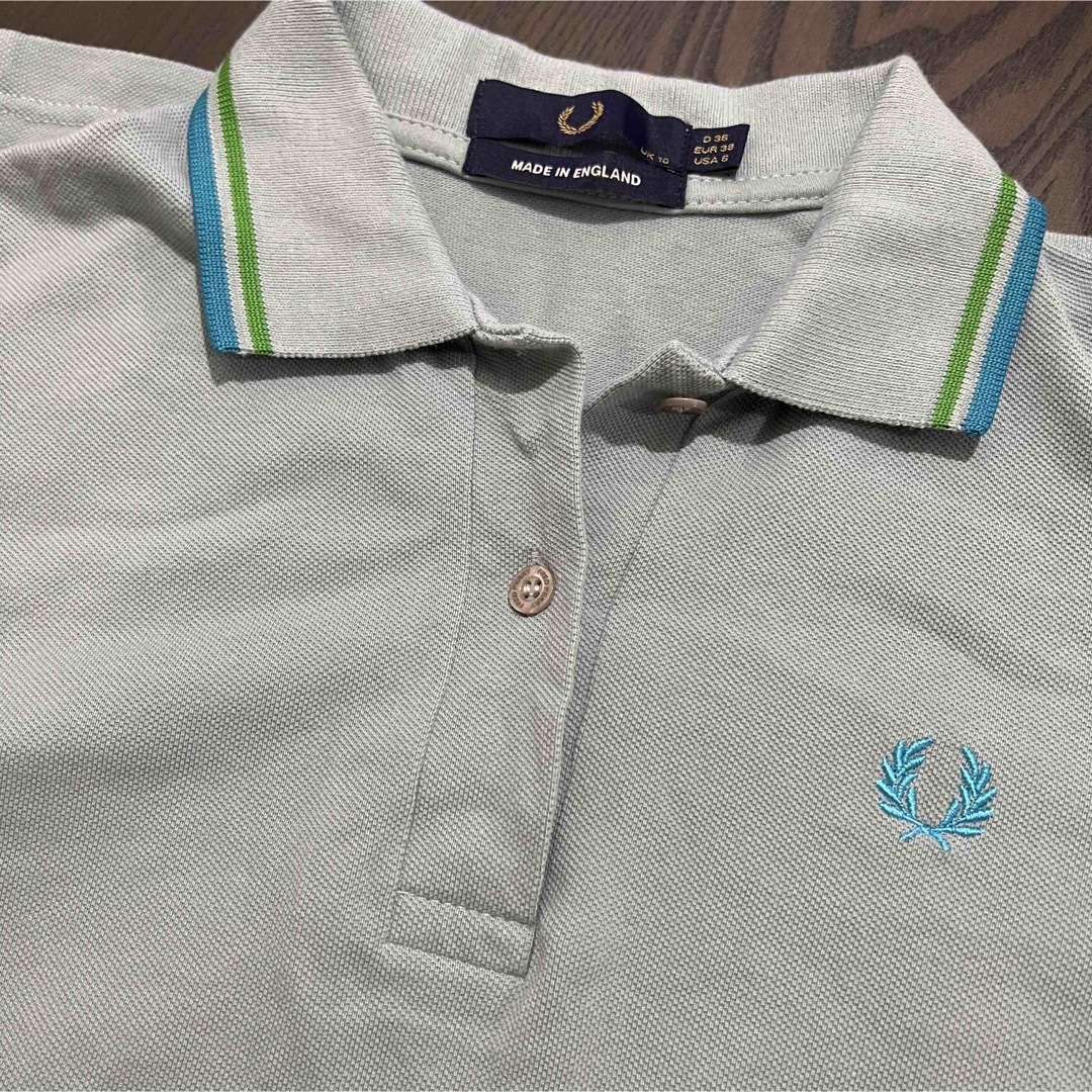 FRED PERRY(フレッドペリー)のフレッドペリー　ポロシャツ　半袖　Mサイズ　水色　シルバーブルー レディースのトップス(ポロシャツ)の商品写真