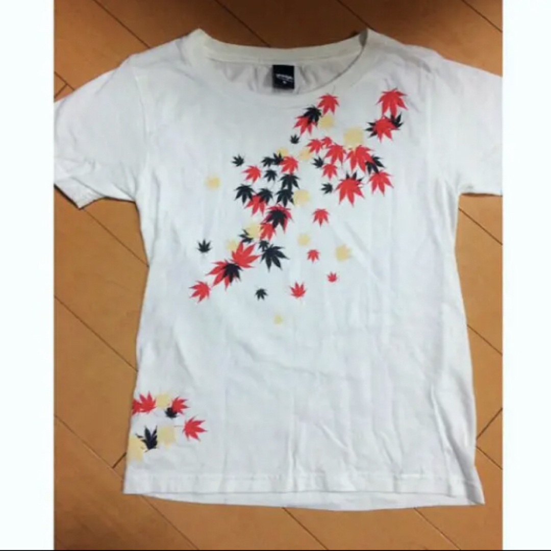 Design Tshirts Store graniph(グラニフ)のグラニフモミジデザインコットンカットソー メンズのトップス(Tシャツ/カットソー(半袖/袖なし))の商品写真