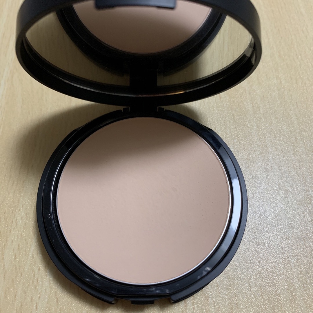 bareMinerals(ベアミネラル)のベアミネラル  ベアプロ16HRパウダーファンデーション コスメ/美容のベースメイク/化粧品(ファンデーション)の商品写真