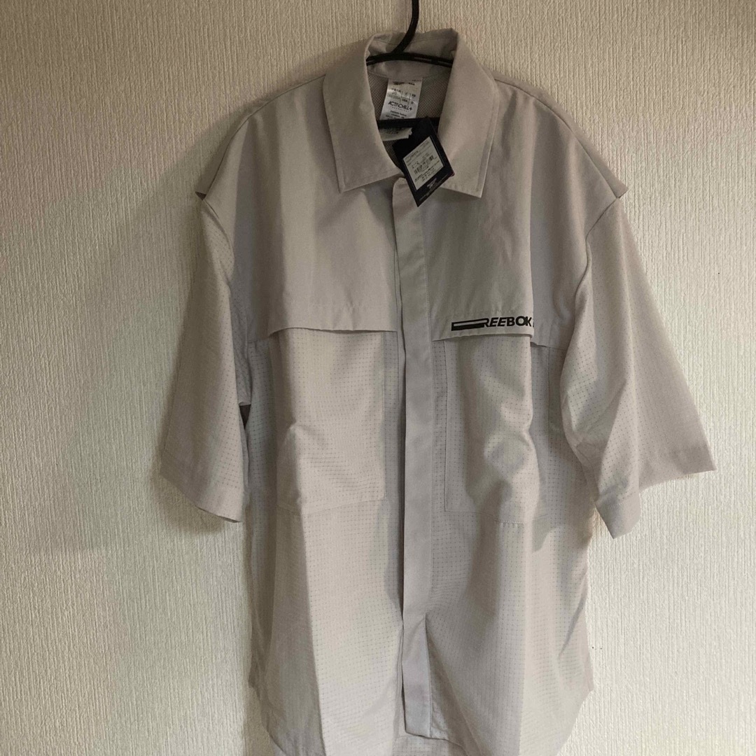 Reebok(リーボック)のリーボック　reebok ウーブンシャツ　半袖　o XL メンズのトップス(Tシャツ/カットソー(半袖/袖なし))の商品写真