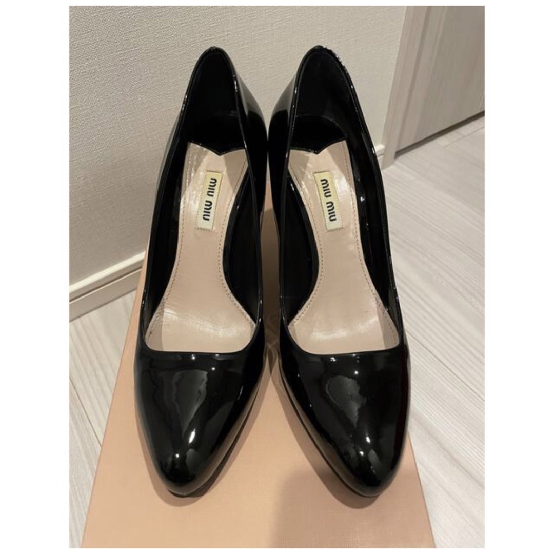 miumiu エナメルパンプス-