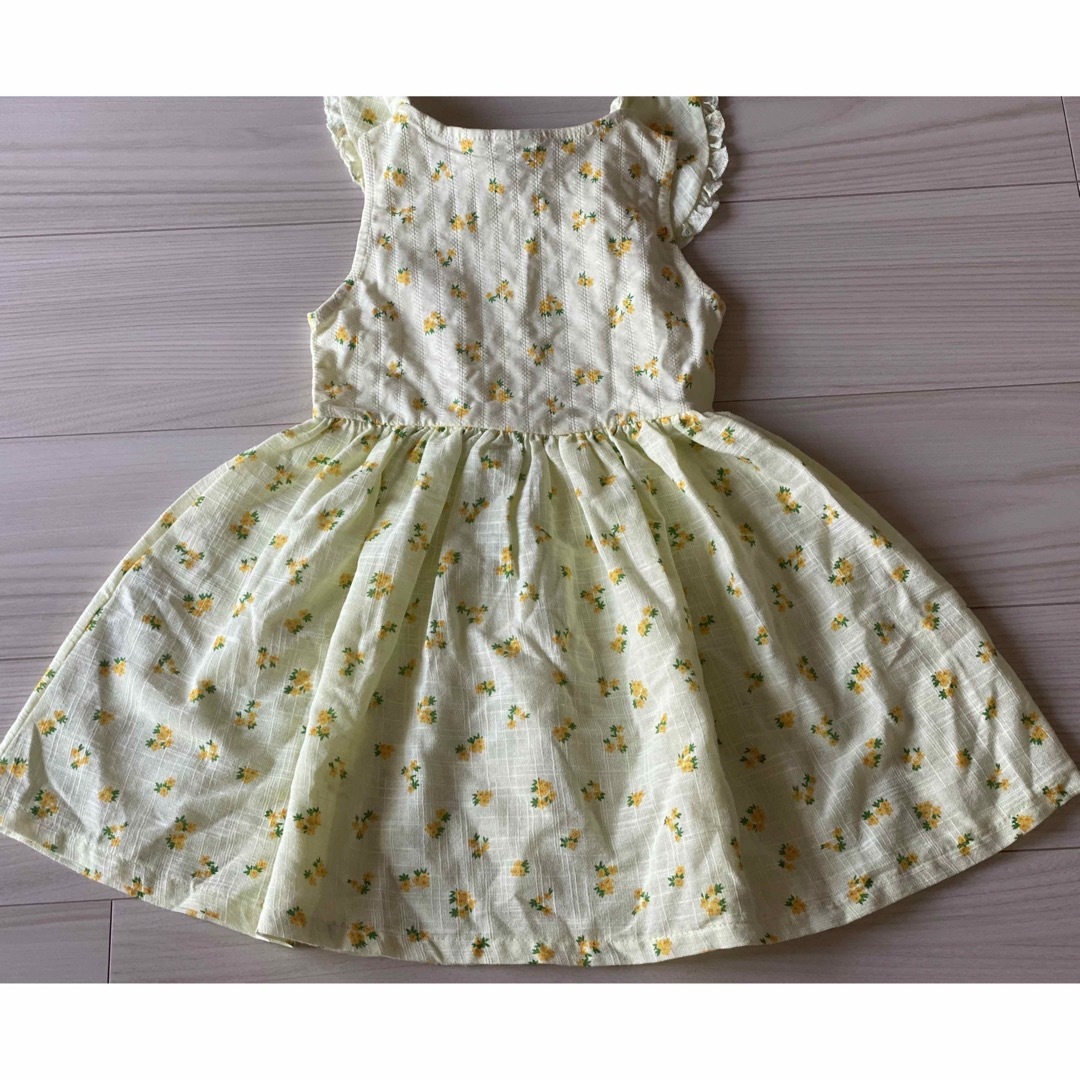 ZARA KIDS(ザラキッズ)のZARA girl 新品未使用小花柄ワンピース　4-5歳（110㎝〜） キッズ/ベビー/マタニティのキッズ服女の子用(90cm~)(ワンピース)の商品写真