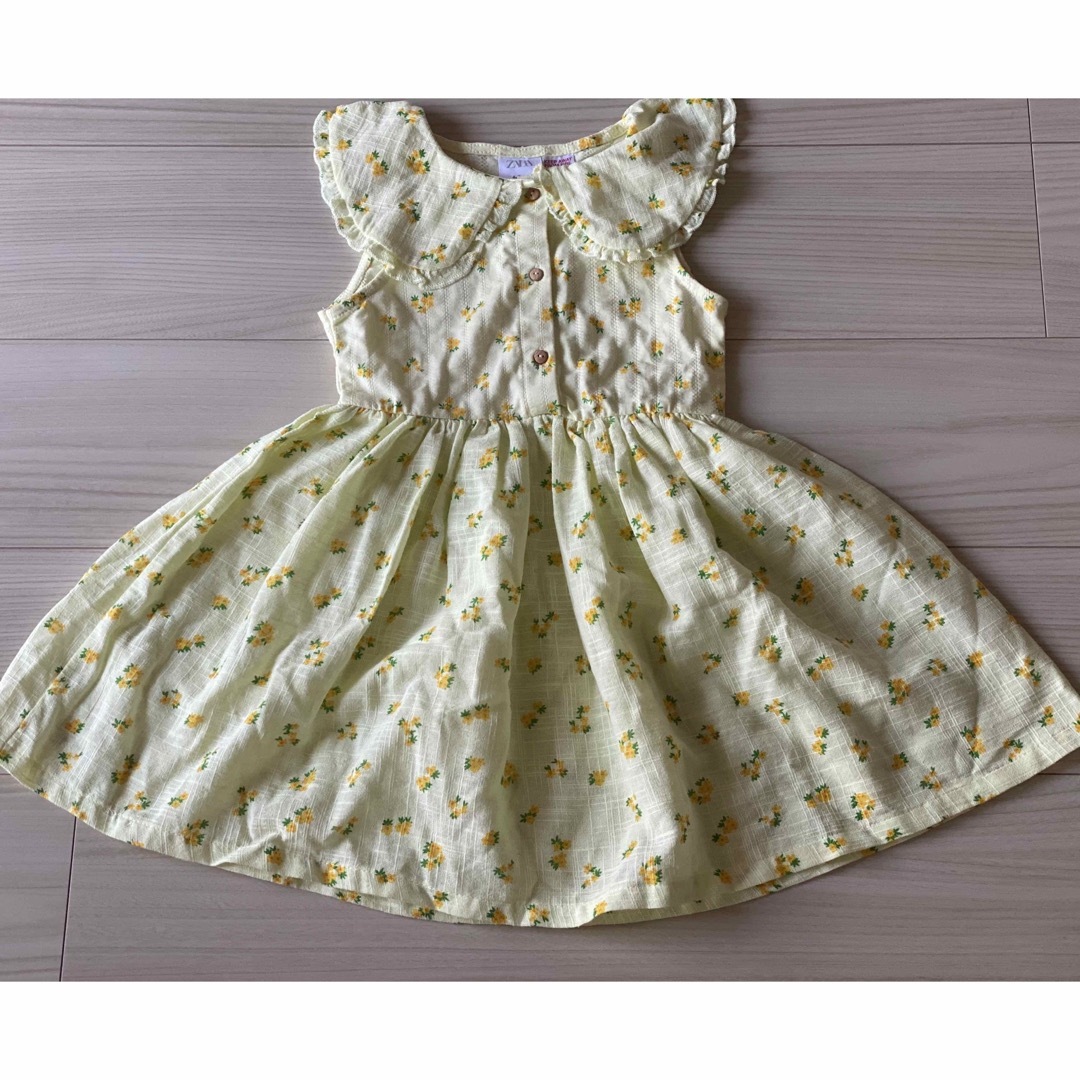 ZARA KIDS(ザラキッズ)のZARA girl 新品未使用小花柄ワンピース　4-5歳（110㎝〜） キッズ/ベビー/マタニティのキッズ服女の子用(90cm~)(ワンピース)の商品写真