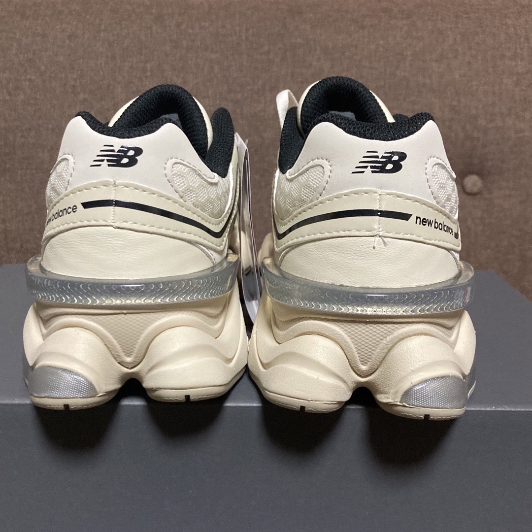 New Balance(ニューバランス)の★sayaimi様専用★ 新品　new balance 9060 完売サイズ  レディースの靴/シューズ(スニーカー)の商品写真