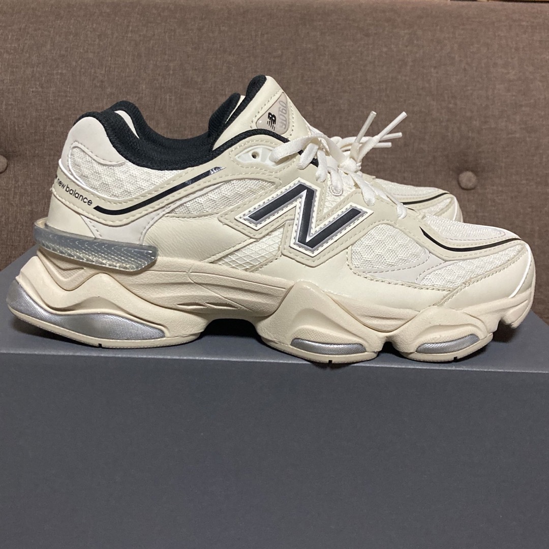 New Balance(ニューバランス)の★sayaimi様専用★ 新品　new balance 9060 完売サイズ  レディースの靴/シューズ(スニーカー)の商品写真