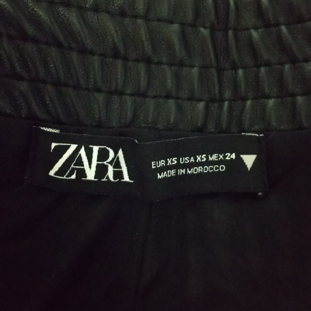 ZARA(ザラ)の156 ZARA 黒×白 千鳥柄 ミニスカート フェイクレザー 可愛い オシャレ レディースのスカート(ミニスカート)の商品写真