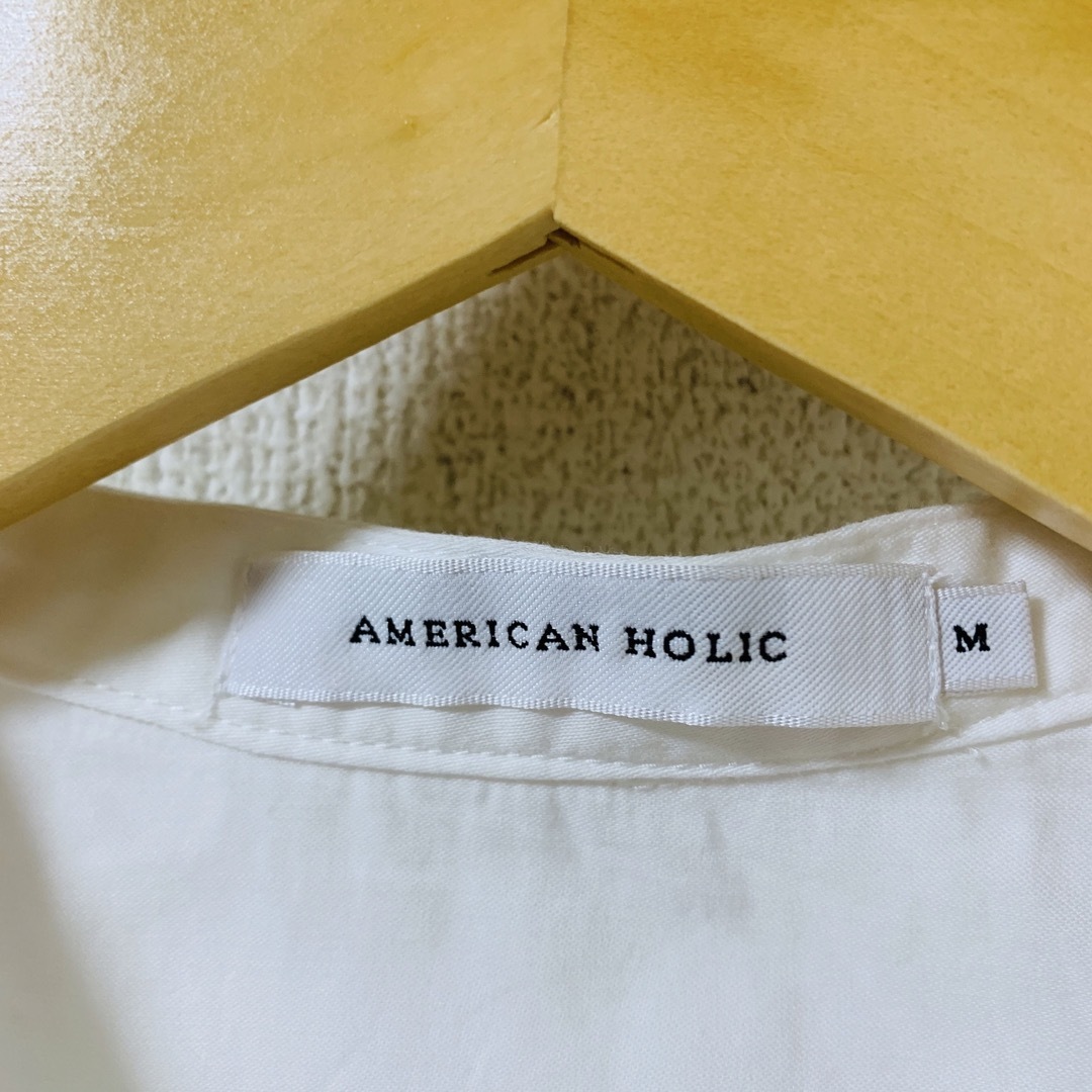 AMERICAN HOLIC(アメリカンホリック)のアメリカンホリック　長袖　スタンドカラーシャツ　白　ブラウス　ギャザーデザイン レディースのトップス(シャツ/ブラウス(長袖/七分))の商品写真