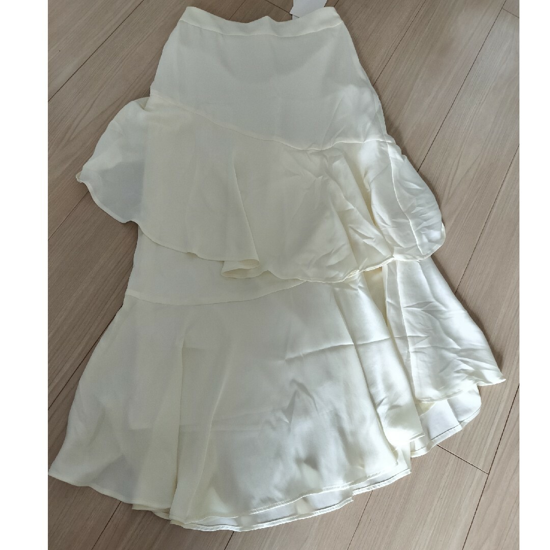 NOLLEY'S sophi(ノーリーズソフィー)のノーリーズ　サテンアシメラッフルスカート レディースのスカート(ロングスカート)の商品写真