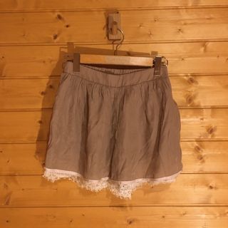 オフオン(OFUON)の●オフオン　レース　ハーフパンツ　サイドライン 　ベージュ 　(ショートパンツ)