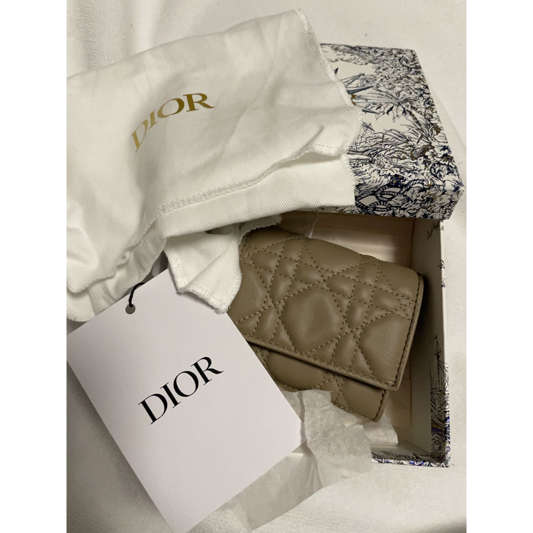 Dior(ディオール)の新品未使用　レディーディオール　ラムスキン　ウォレット　ヘーゼルナッツ レディースのファッション小物(財布)の商品写真