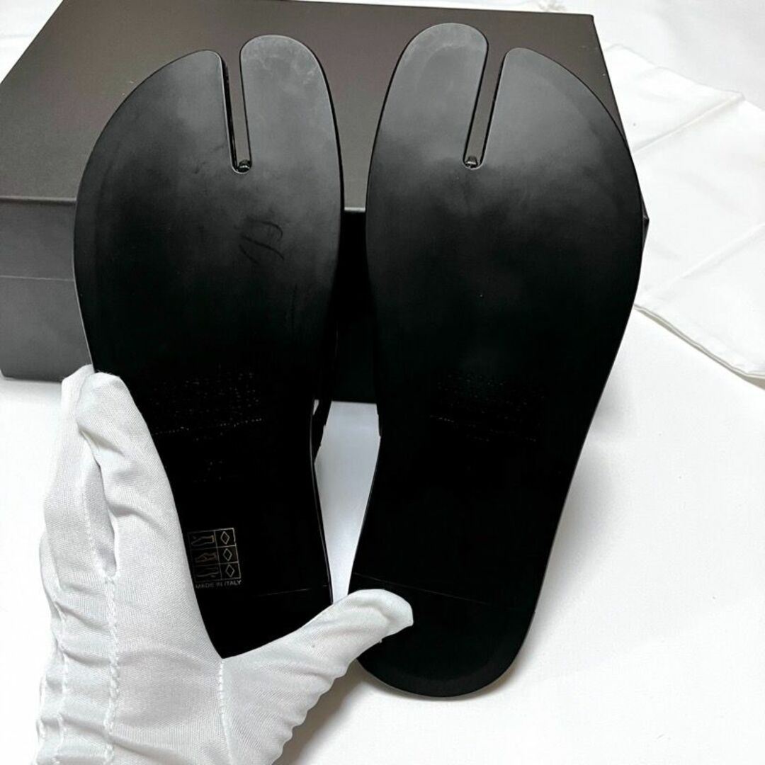 Maison Martin Margiela(マルタンマルジェラ)の新品 38 22aw マルジェラ タビ フロップ サンダル 黒 4943 レディースの靴/シューズ(サンダル)の商品写真