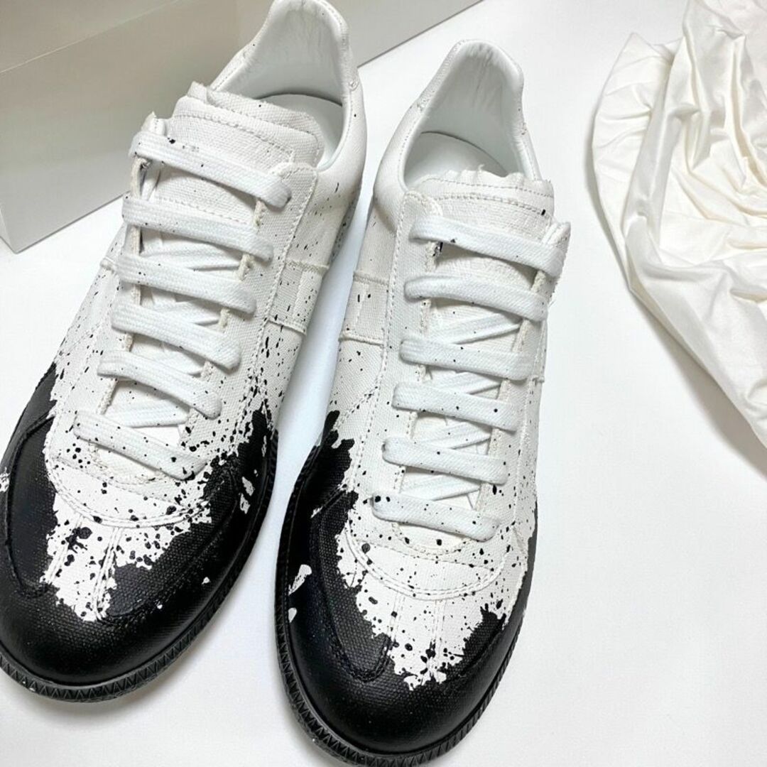 Maison Martin Margiela(マルタンマルジェラ)の新品 42 マルジェラ 23ss ジャーマントレーナー 白 黒 5131 メンズの靴/シューズ(スニーカー)の商品写真