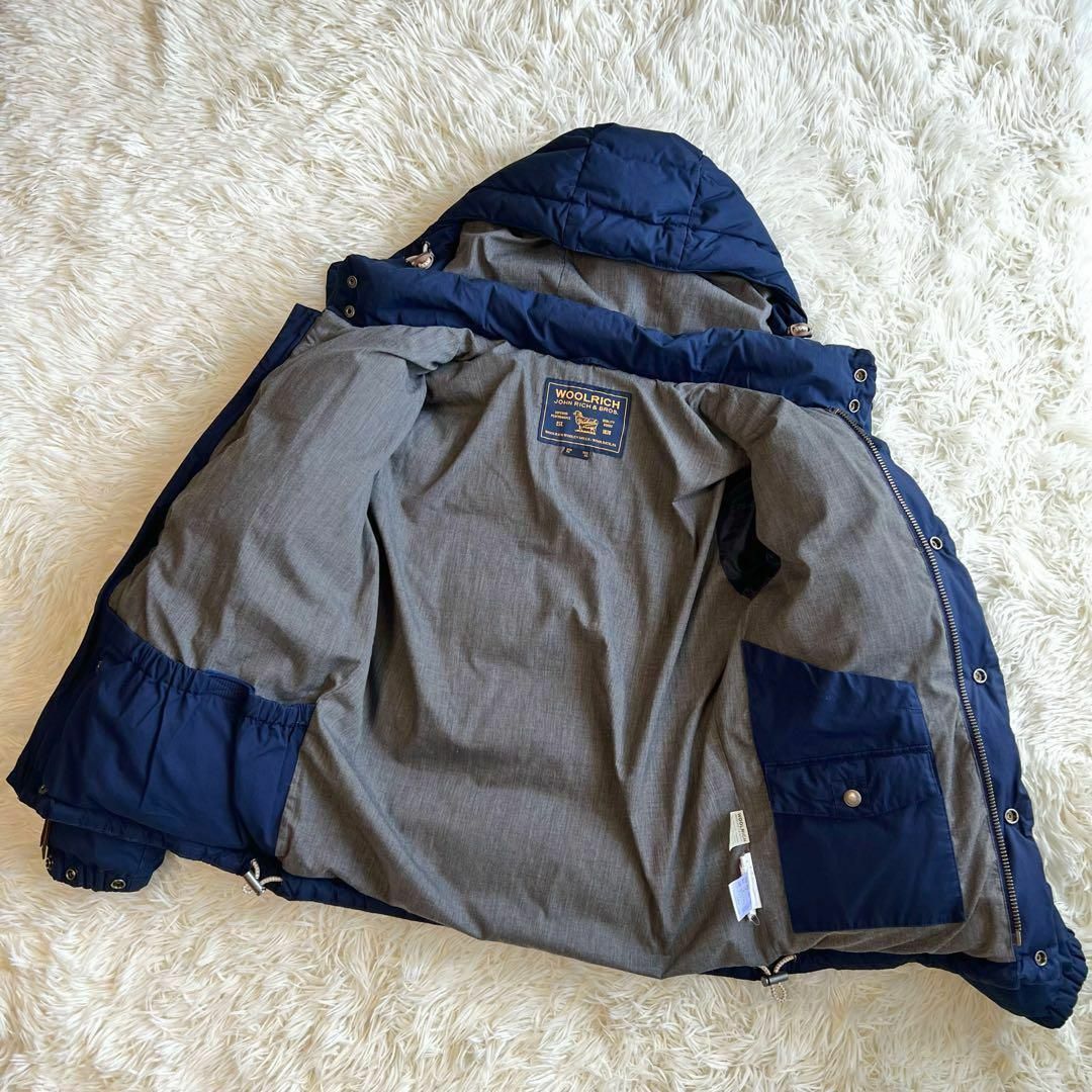 WOOLRICH(ウールリッチ)の美品　ウールリッチ　ダウンジャケット　ネイビー×グレー　ユニセックス　M レディースのジャケット/アウター(ダウンジャケット)の商品写真