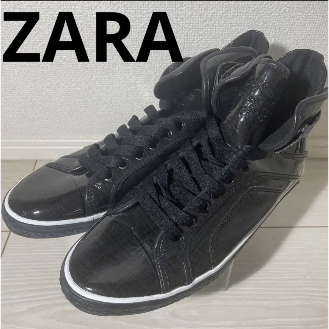 ZARA(ザラ)の【新品・未使用】26cm ZARA ハイカット エナメルスニーカー/ブラック/ メンズの靴/シューズ(スニーカー)の商品写真