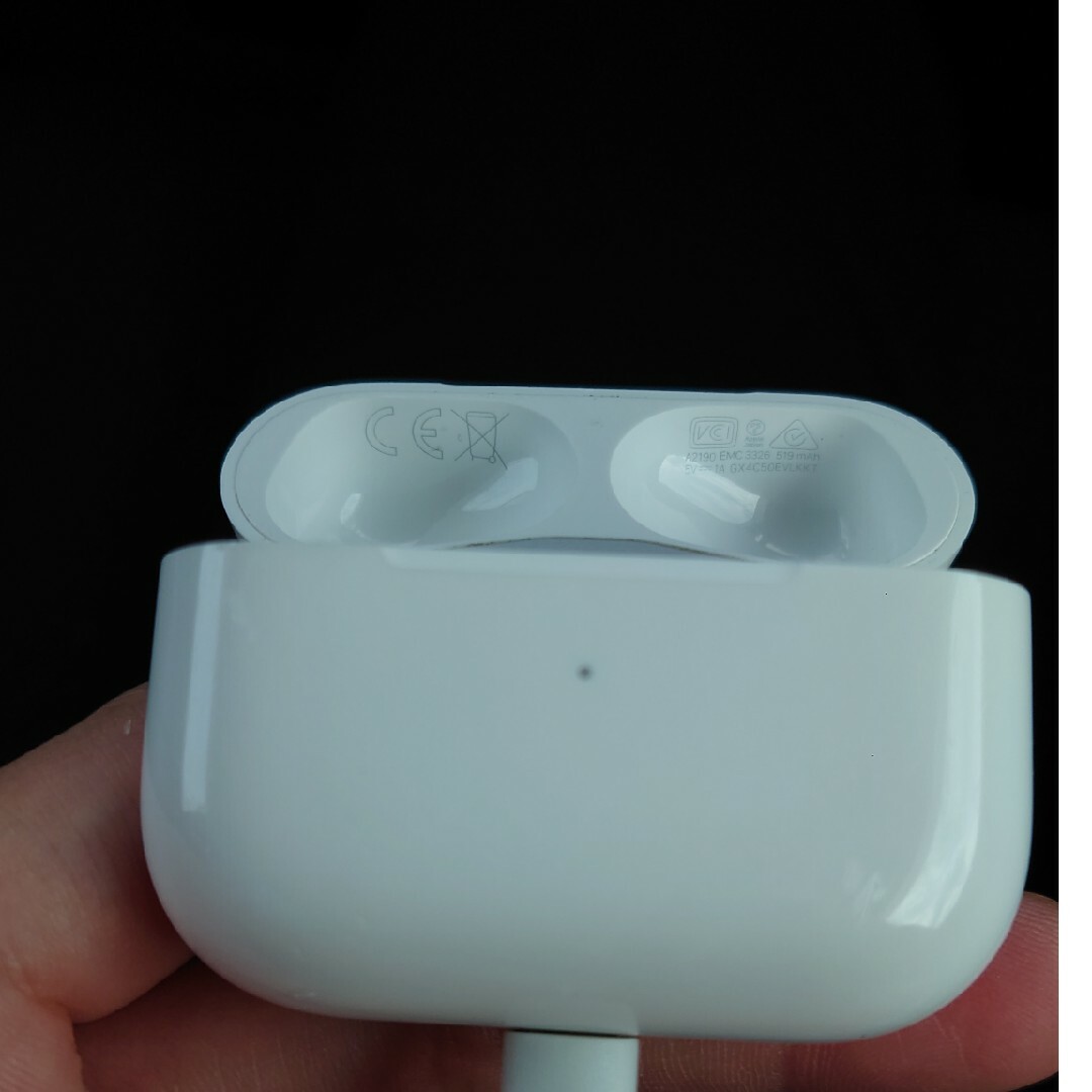 Apple(アップル)のAirPods Pro スマホ/家電/カメラのオーディオ機器(ヘッドフォン/イヤフォン)の商品写真