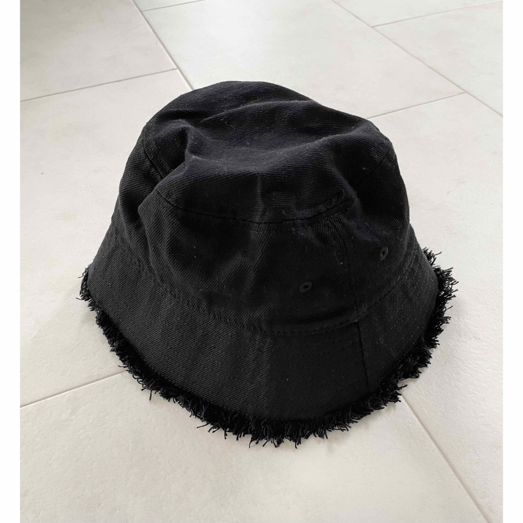 WEGO(ウィゴー)のウィゴー　フリンジバケットハット　バケハ　帽子　黒　WEGO レディースの帽子(ハット)の商品写真