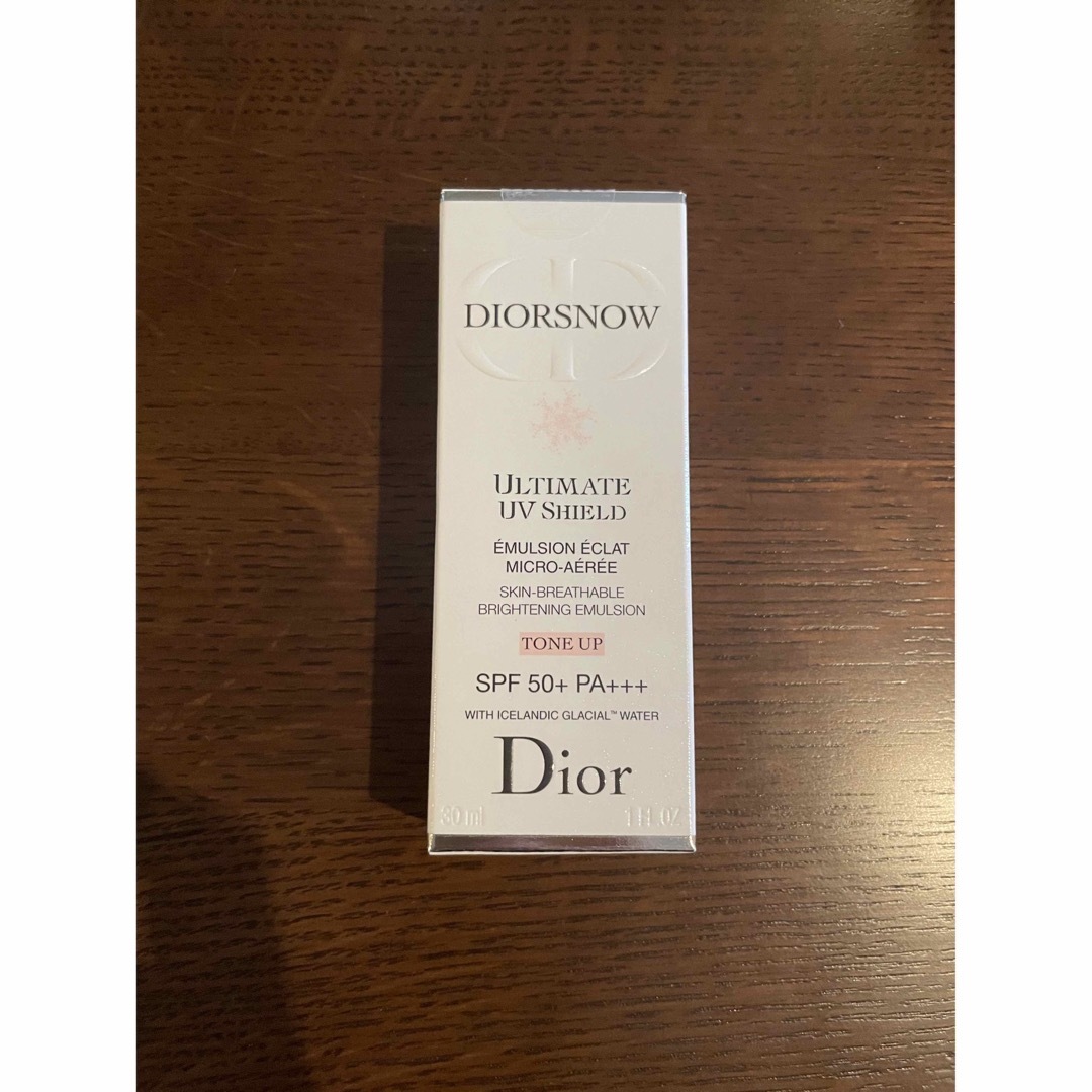 Dior(ディオール)の【新品】ディオール スノーUVシールドトーンアップ50+ コスメ/美容のベースメイク/化粧品(化粧下地)の商品写真