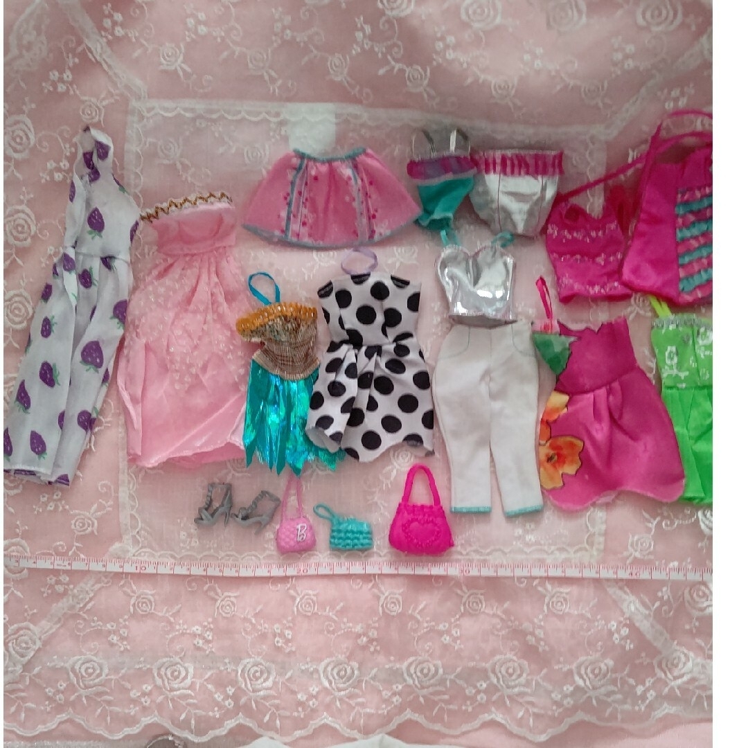 Barbie(バービー)のBarbie ドレス ヒール バック ティアラ👑set エンタメ/ホビーのおもちゃ/ぬいぐるみ(キャラクターグッズ)の商品写真