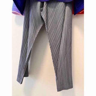 プリーツプリーズイッセイミヤケ(PLEATS PLEASE ISSEY MIYAKE)のスタイリッシュでお洒落なパンツ❣️【2022年AW  厚手タイプ】(カジュアルパンツ)