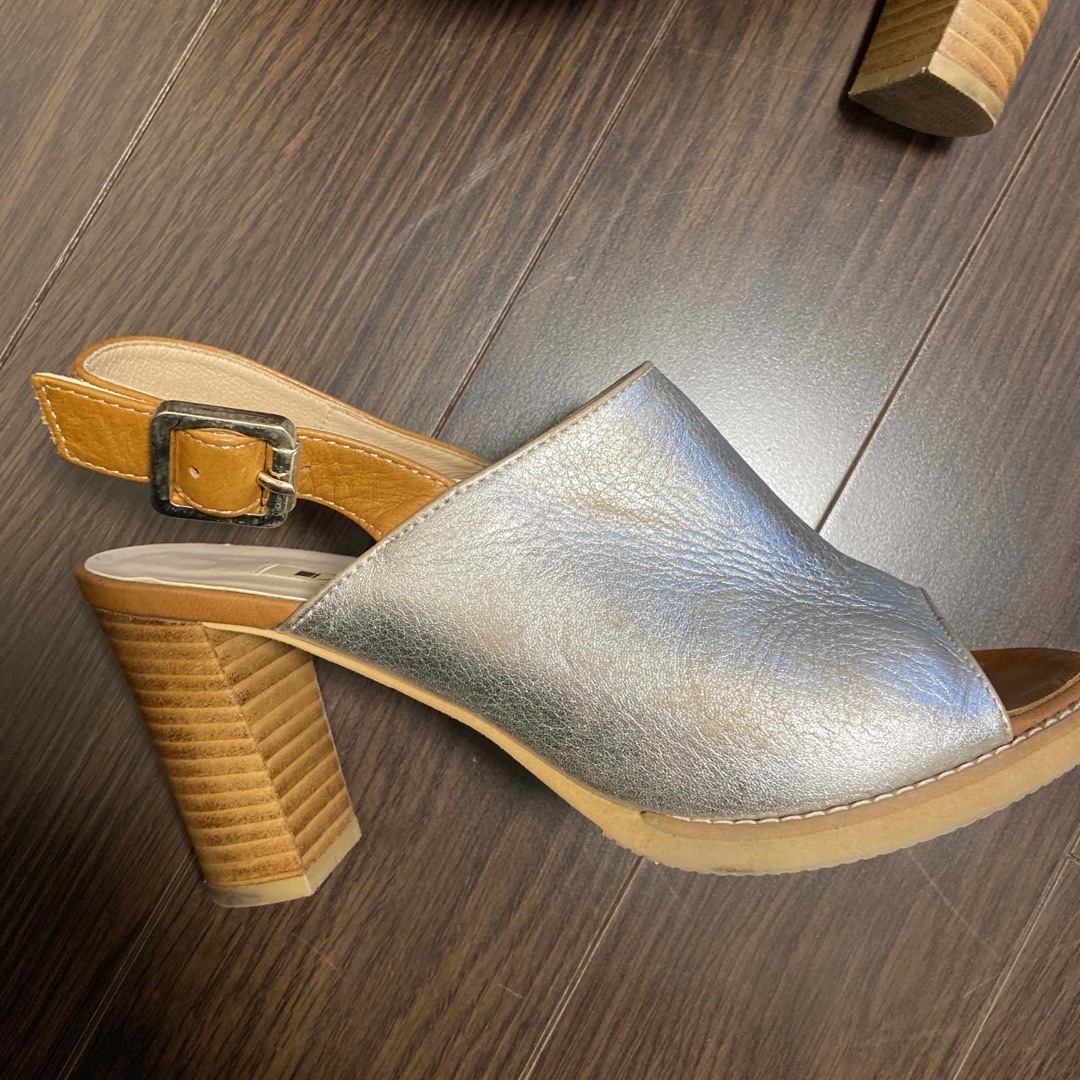 DIANA(ダイアナ)のDIANA 23½ シルバーサンダル レディースの靴/シューズ(サンダル)の商品写真