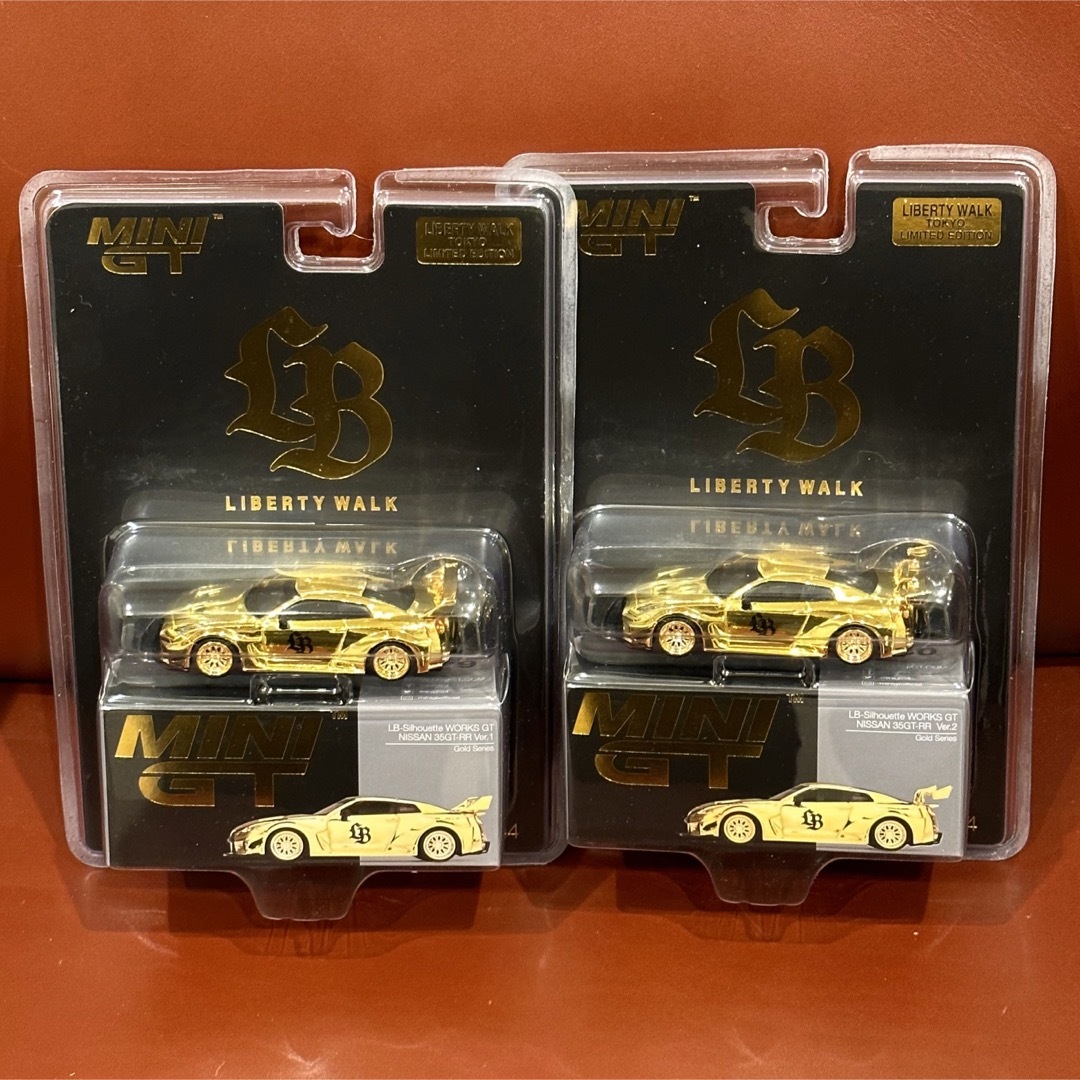 LIBERTY WALK東京限定NISSAN 35GT-RR Ver.1 & 2