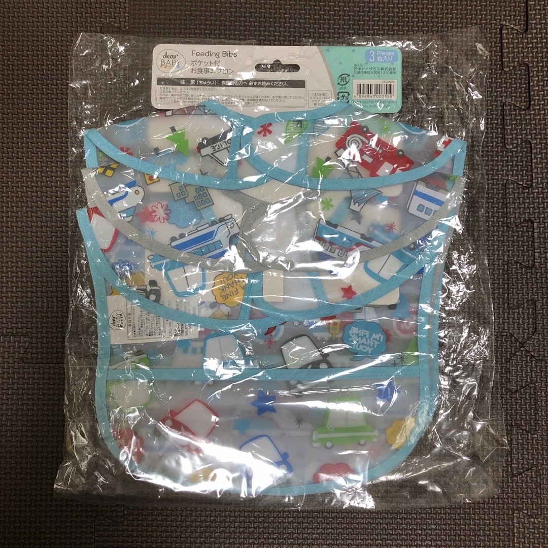 トイザらス(トイザラス)の【新品・未開封品】ポケット付お食事エプロン キッズ/ベビー/マタニティの授乳/お食事用品(お食事エプロン)の商品写真