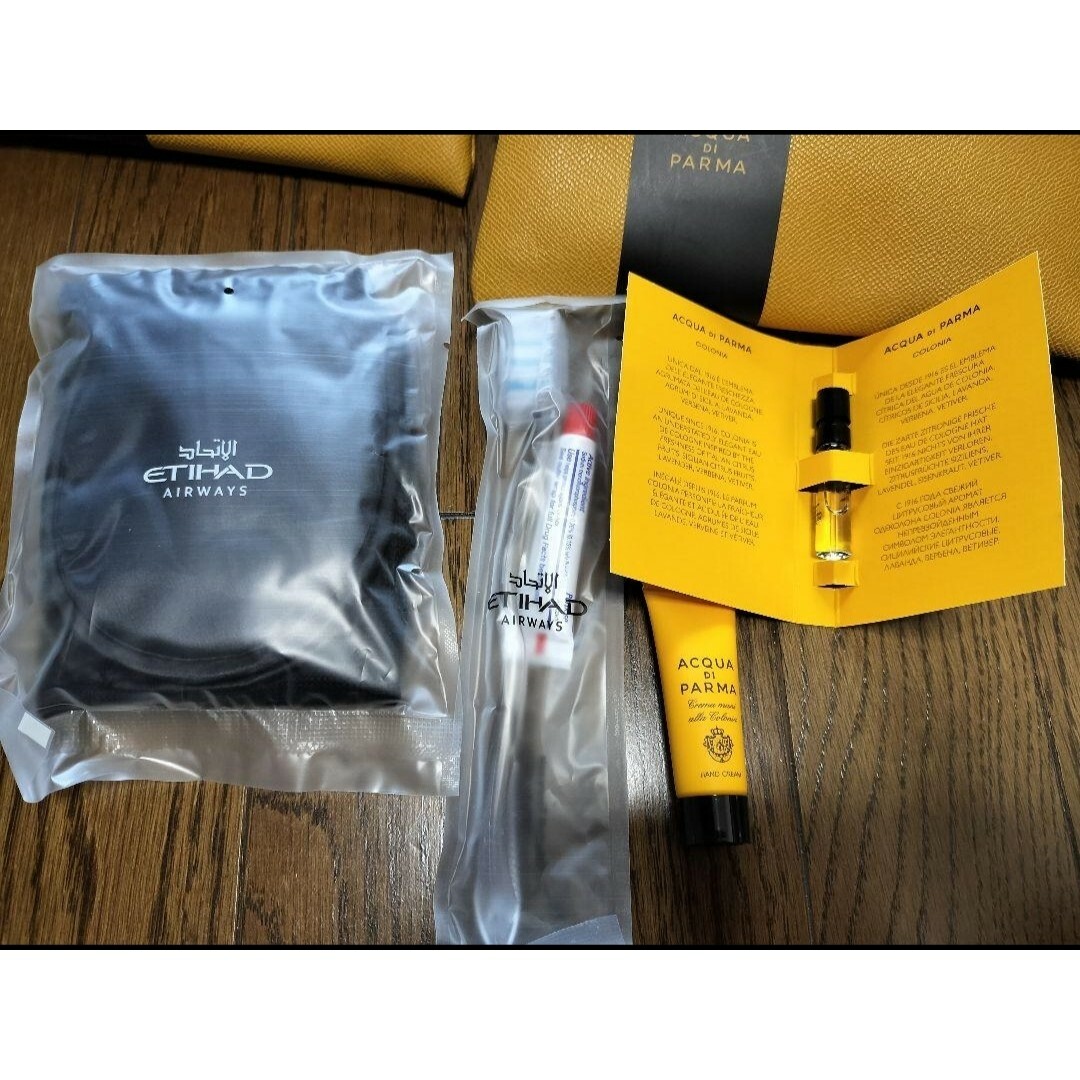 acquadiparma　エディハド航空　ポーチ新品 コスメ/美容のスキンケア/基礎化粧品(その他)の商品写真