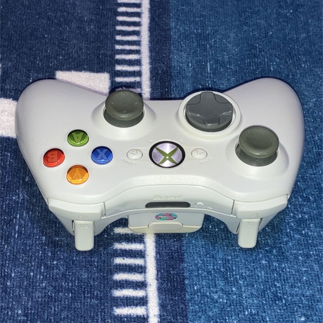 Xbox360(エックスボックス360)のxbox360 純正 ワイヤレスコントローラー白 ② エンタメ/ホビーのゲームソフト/ゲーム機本体(その他)の商品写真