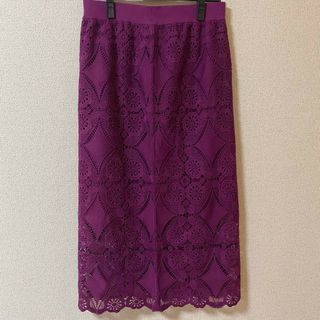アナカ(Unaca)のほぼ未使用新品 アナカ/unaca 紫 花柄タイトスカート 38 約2万円(ひざ丈スカート)