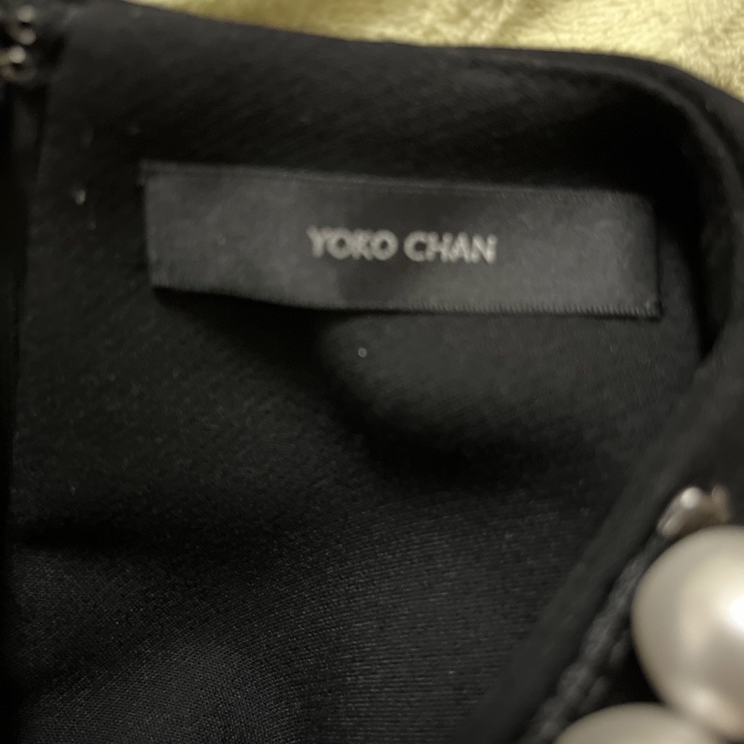 YOKO CHAN(ヨーコチャン)の《最終価格》ヨーコチャン　Aラインパールブラウス　38サイズ　黒　出品今週末まで レディースのトップス(シャツ/ブラウス(半袖/袖なし))の商品写真