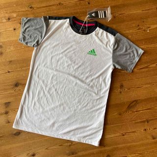 アディダス(adidas)のadidas  半袖Tシャツ(Tシャツ/カットソー(半袖/袖なし))